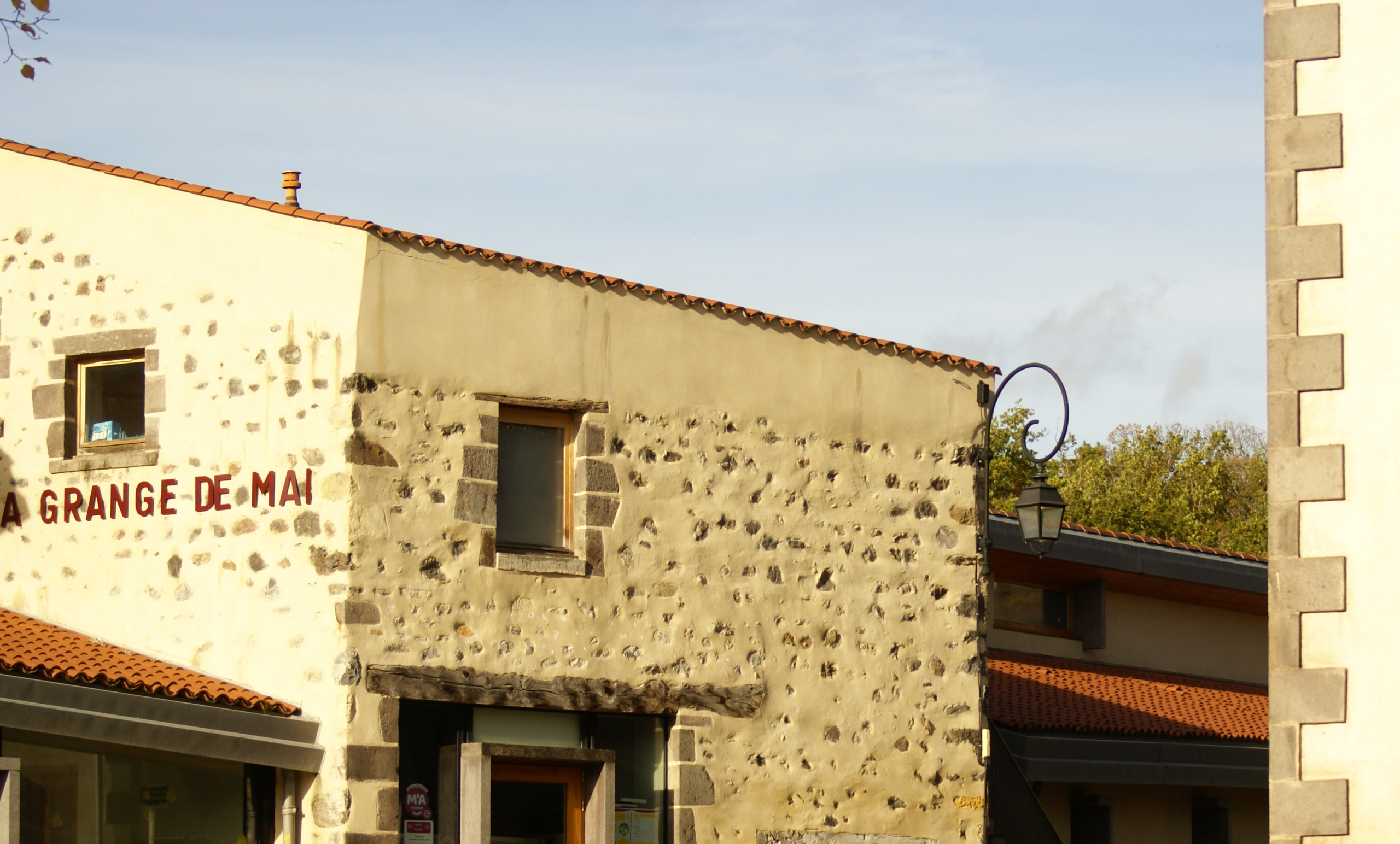 Une grande artiste de l&rsquo;Atscaf à St Saturnin cet été !